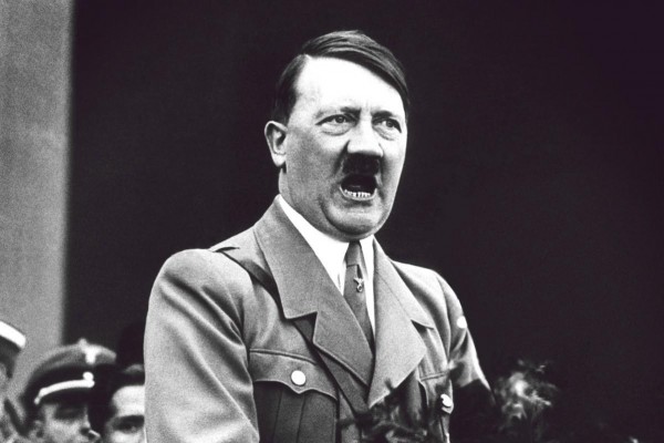 فحص لأسنان هتلر يكشف طريقة وفاته