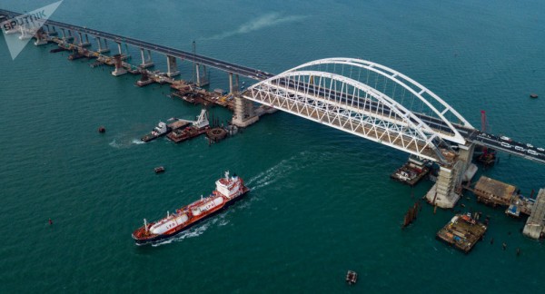 للمرة الثانية.. نائب أوكرانيا يُهدد بتدمير جسر روسي بالقرم