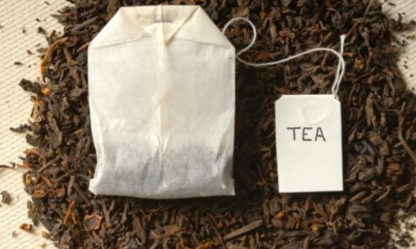 الشاي الأسود وبيكربونات الصودا لعلاج رائحة القدمين