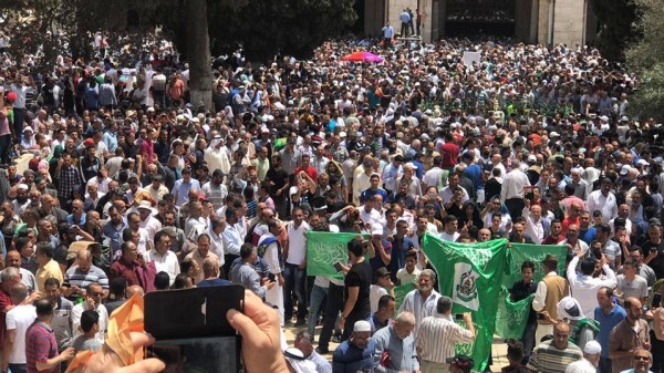 مسيرة حاشدة تجوب باحات الأقصى نصرة لغزة والقدس