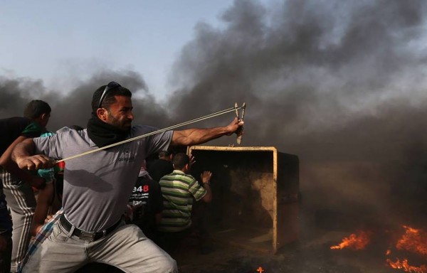 109 إصابات بجراح مختلفة والاختناق على الحدود الشرقية لقطاع غزة