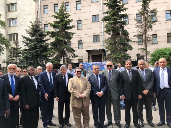 سفراء من دول عديدة يشاركون بوقفة تضامنية بسفارة دولة فلسطين في روسيا