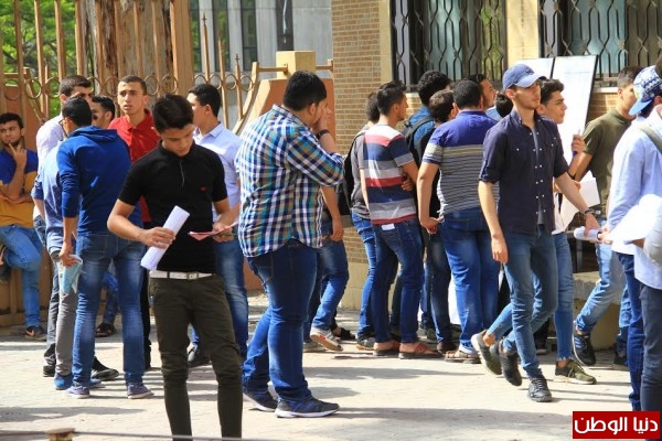 شاهد: أكثر من 76 ألف طالب فلسطيني يقدمون اليوم أول امتحانات الثانوية العامة