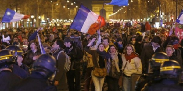 معارضو ماكرون ينزلون الى الشوارع في كافة انحاء فرنسا