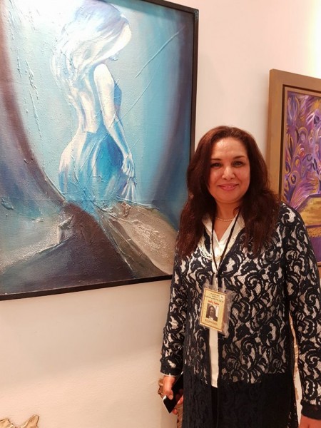 الفنانة التشكيلية المغربية سمية رشيد تعرض لوحاتها بالمركز الثقافي بالقنيطرة