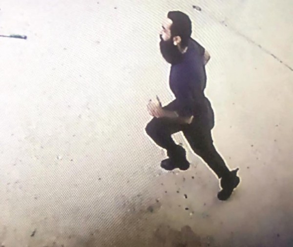 الكويت تبحث عن صاحب هذه الصورة بسبب مايفعله بالنساء