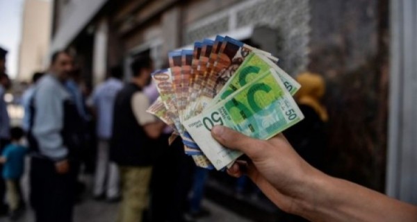 رواتب الموظفين الخميس المقبل عبر البنوك.. والنسبة لغزة 50%