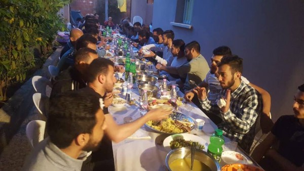 فتح الجزائر تقيم مأدبة إفطار لطلبة فلسطين فى ولاية تلمسان