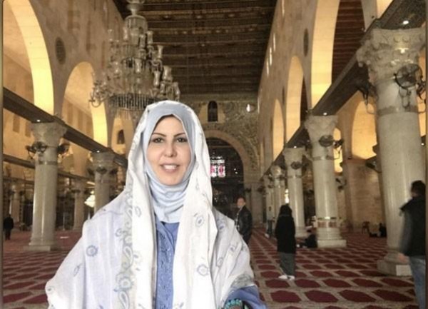 بعد زيارتها للمسجد الأقصى.. إعلامية عربية لكاتب إسرائيلي: شكرًا يا ابن العم