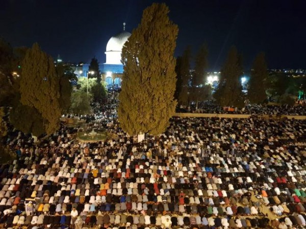 صور: 350 ألف مصلٍ يُحيون ليلة القدر في المسجد الأقصى