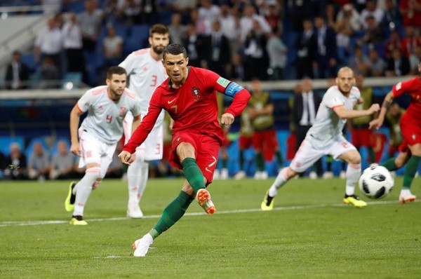 فيديو: مباراة "ماراثونية".. رونالدو ينقذ البرتغال من السقوط أمام الماتادور الإسباني