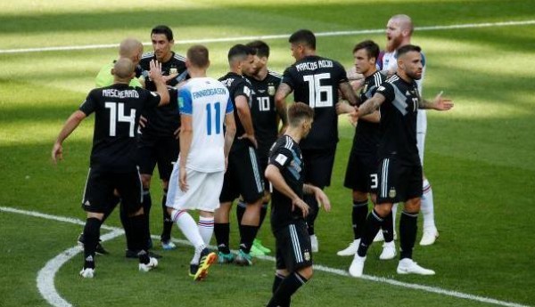 شاهد: ميسي (المنحوس) يَحرم الأرجنتين من نقاط الفوز على أيسلندا