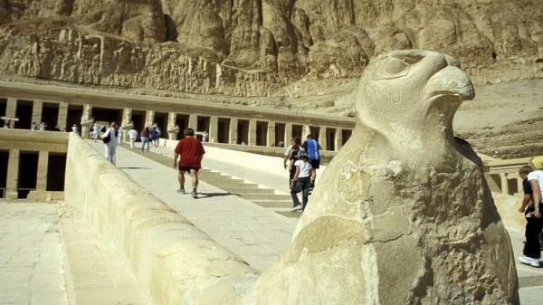مصر تسترد من إيطاليا القطع الأثرية المهربة