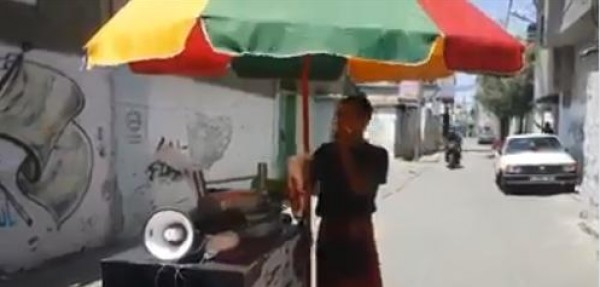 فيديو: بائع مثلاجات يدعو الجماهير الفلسطينية للمشاركة في مسيرات العودة