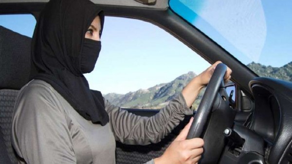 داعية سعودي: قيادة المرأة السعودية للسيارة أمر كفله الشرع