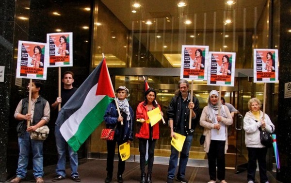 شبكة صامدون تنظم وقفة احتجاجية في نيويورك دعماً للقيادية خالدة جرار