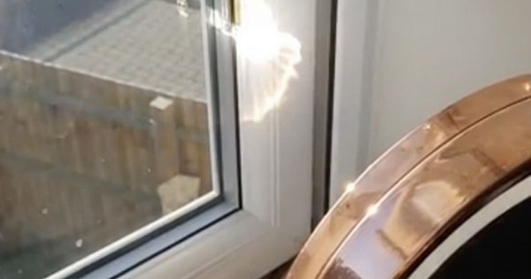 فيديو تحذيري: لا تتركي المرايا مُواجهة لأشعة الشمس في المنزل