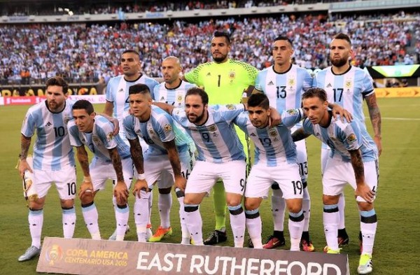 أول لاعب بمنتخب الأرجنتين يعتزل دولياً بعد الخسارة أمام فرنسا