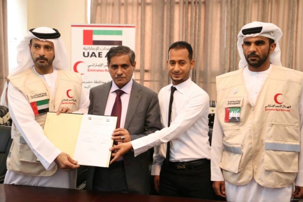 الهلال الأحمر الإماراتي يوقع إتفاقية إعادة تأهيل مركز بلفقيه الثقافي بالمكلا