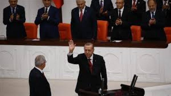 أردوغان يؤدي اليمين الدستورية لتنتقل تركيا رسمياً إلى النظام الرئاسي