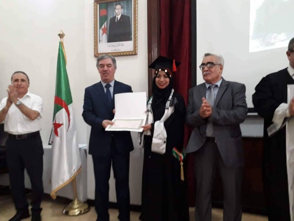هذه قصة نجاح الفلسطينية المتحصلة على المرتبة الاولى فى كلية الحقوق الجزائرية