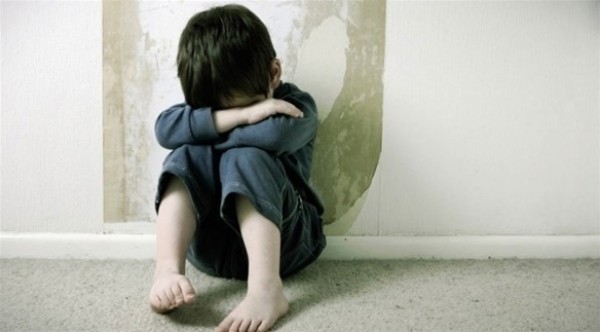 دبي: أحضرت خادمة لطفلها المصاب بـ"التوحد" فاغتصبته