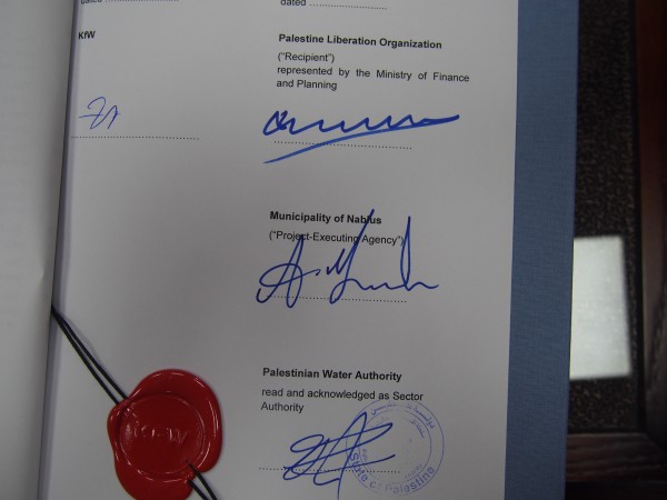توقيع اتفاقية مشروع ريّ المزروعات بالمياه المعالجة في منطقة غربي نابلس