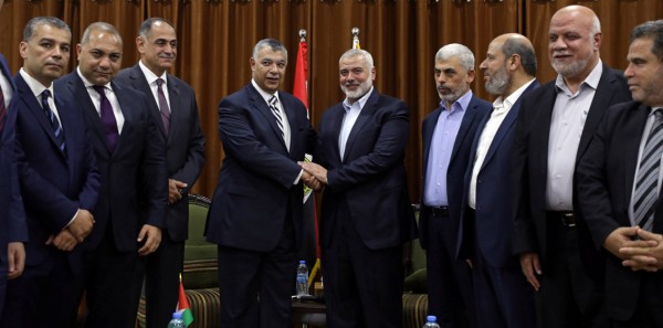 صحيفة: تفاهمات مصرية جديدة مع حماس حول ملفات الموظفين والسلاح وتمكين الحكومة