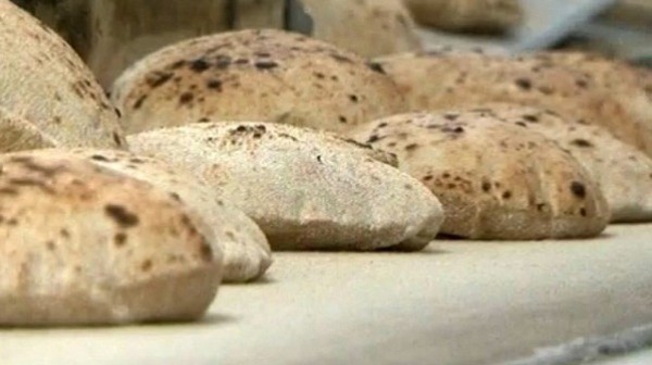 رد حكومي على شائعات إضافة مادة للخبز تُقلل السكان بمصر