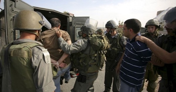قوات الاحتلال تعتقل سبعة مواطنين بالضفة الغربية