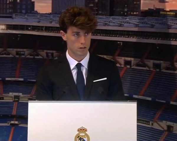 ريال مدريد يقدم لاعبه الجديد ألفارو اودريوثولا