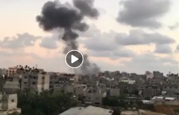 شاهد: لحظة قصف الاحتلال موقعاً للمقاومة في حي الزيتون جنوب غزة