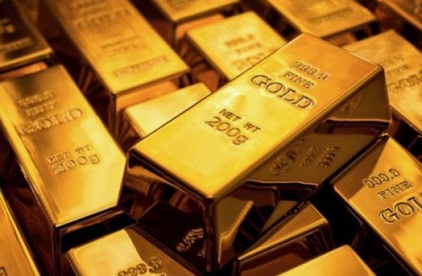 رغم التوترات الأميركية الإيرانية.. الذهب ينزل مع صعود الدولار