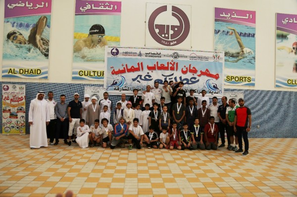 نادي الذيد يتوج الفائزين في مهرجان الألعاب المائية للنشاط الصيفي
