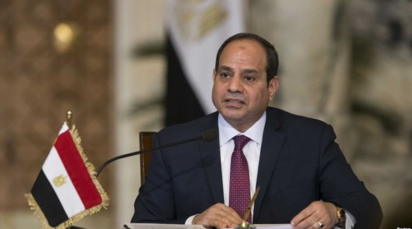 شاهد: الرئيس المصري يَردُّ على هاشتاغ (ارحل يا سيسي)