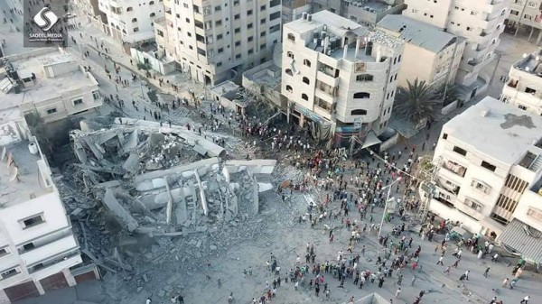 صور.. كيف أصبح مبنى مؤسسة سعيد المسحال بعد قصفه بعشرة صواريخ؟