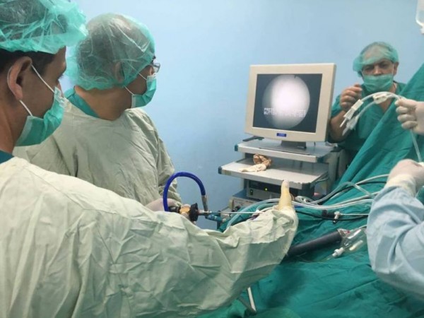 تجمع الأطباء الفلسطينيين في المانيا يجري عمليات نوعية في جراحة المناظير بغزة