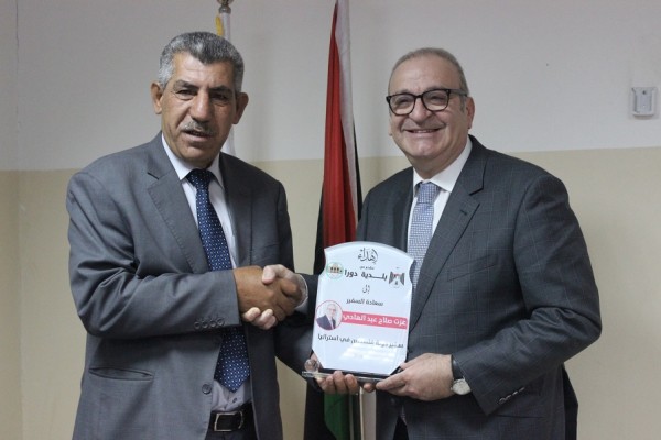 سفير فلسطين في استراليا يزور بلدية دورا