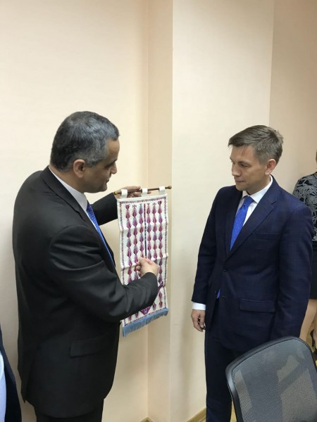 وزير الاتصالات الفلسطيني يلتقي نظيره الروسي ويبحثان تطوير التعاون بين البلدين