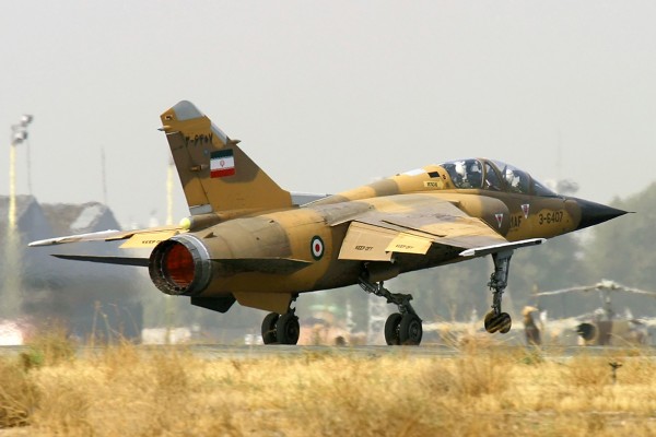 الجيش الإيراني يكشف النقاب عن طائرة مقاتلة جديدة