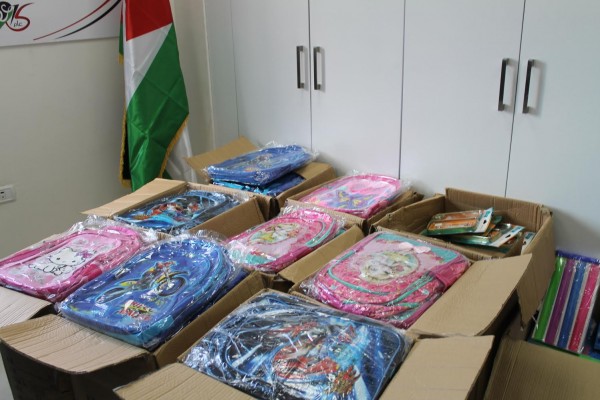 جمعية "عطاء فلسطين الخيرية" توزع حقائب مدرسية وقرطاسية في أريحا