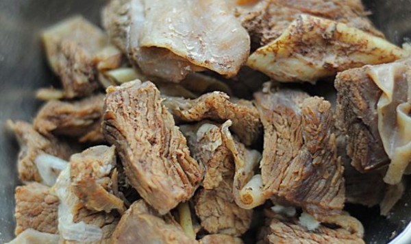 أخطاء عند طهي اللحوم في العيد تسبب كوارث صحية.. احذريها