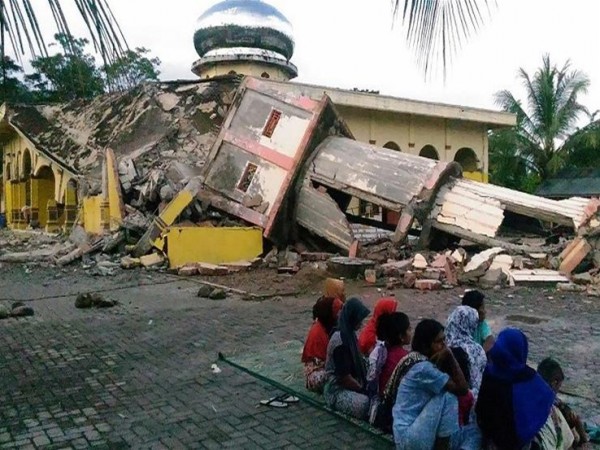 مقتل عشرة أشخاص وإصابة العشرات بزلازل ضربت لومبوك الإندونيسية
