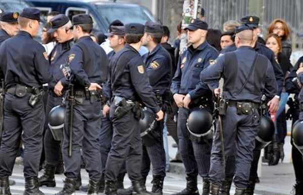 "هجوم إرهابي" في برشلونة والشرطة تقتل منفذه