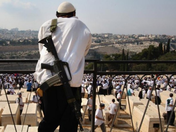 قانون إسرائيلي جديد يسمح لمليون مستوطن بحمل السلاح