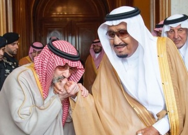 شاهد ماذا فعل الوليد بن طلال عندما اجتمع بالملك سلمان