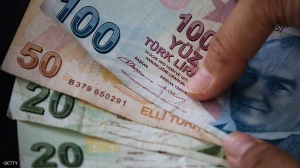 "الليرة التركية" تعود من "العيد" بنكسة قوية