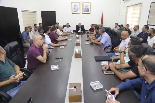 محافظ قلقيلية يلتقي وفدا من إقليم حركة فتح