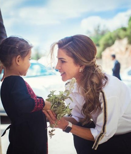 Ø§Ù„Ù…Ù„ÙƒØ© Ø±Ø§Ù†ÙŠØ§ Ø¨ÙŠÙ† Ù†Ø³Ø§Ø¡ Ø§Ù„Ø£Ø±Ø¯Ù† Ø§Ù„ÙƒØ§Ø¯Ø­Ø§Øª