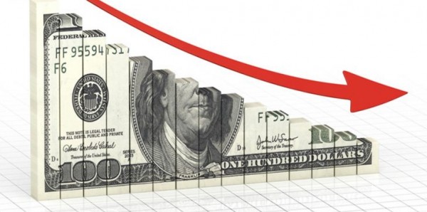 الدولار يهبط لليوم الخامس مع انحسار مخاوف الصراعات التجارية